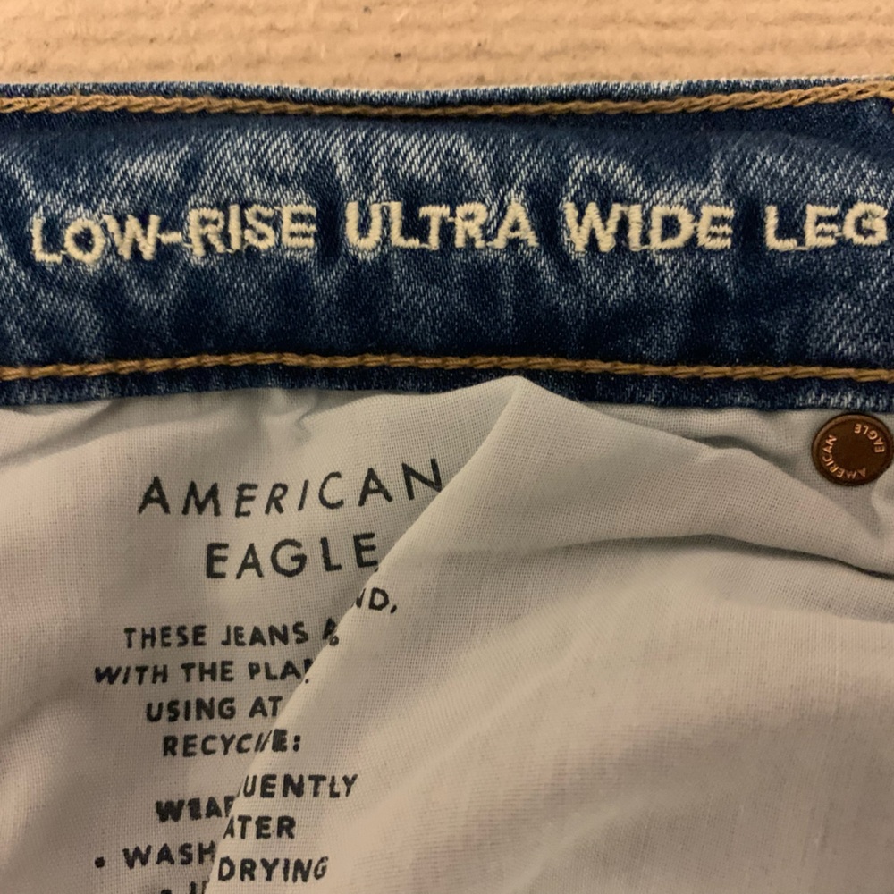 American Eagle low rise ultra wide jeans 8 short - Picture 5 of 5